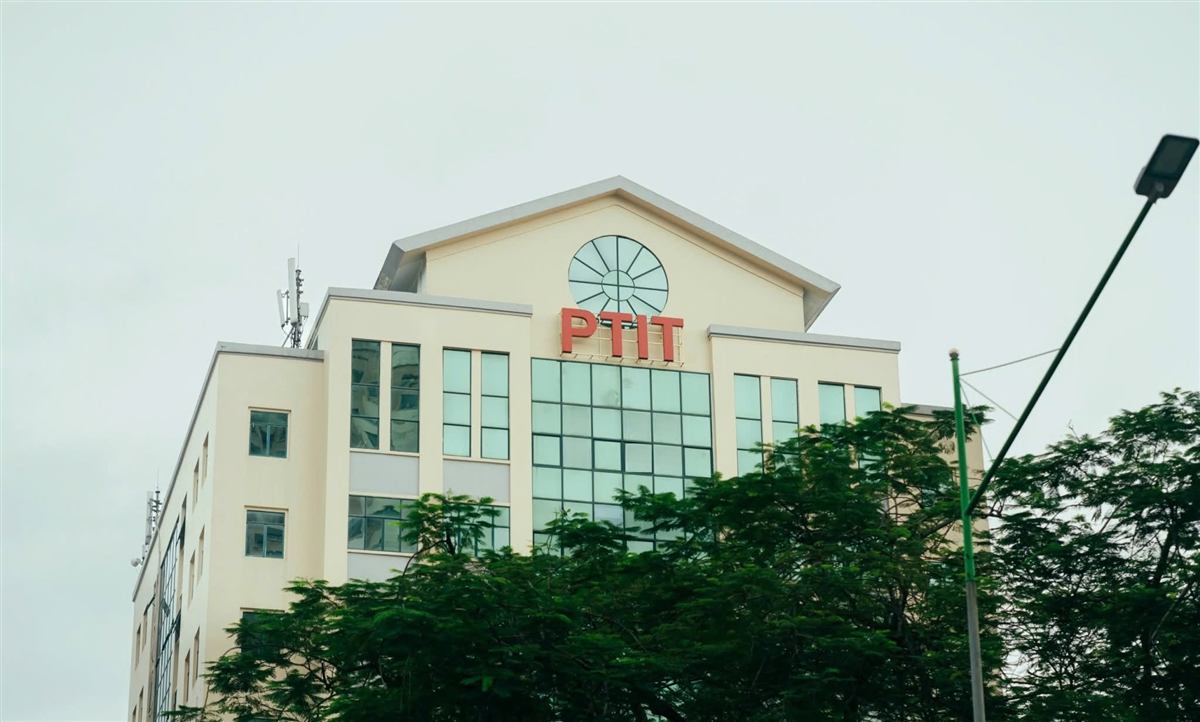 Tòa nhà Học viện Công nghệ Bưu chính Viễn thông